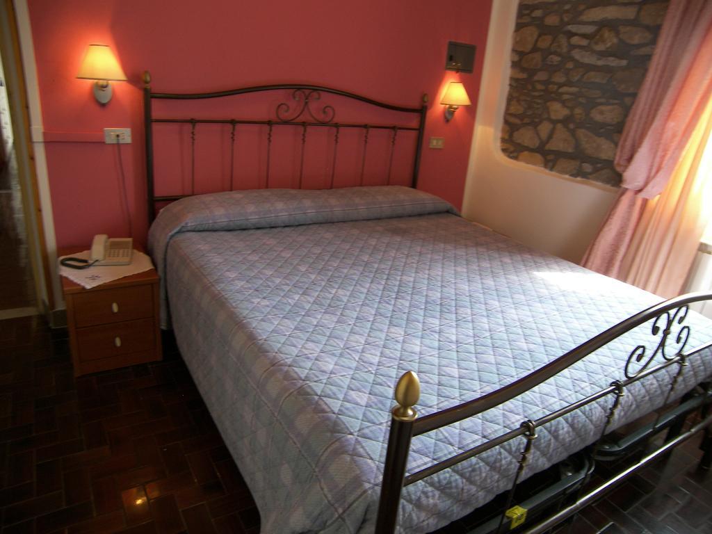 Albergo Elisa Comano  Room photo